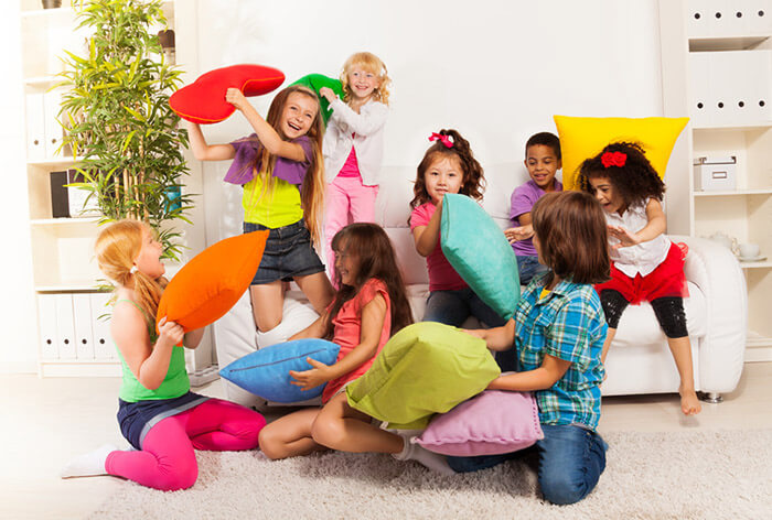 Бой подушками 1